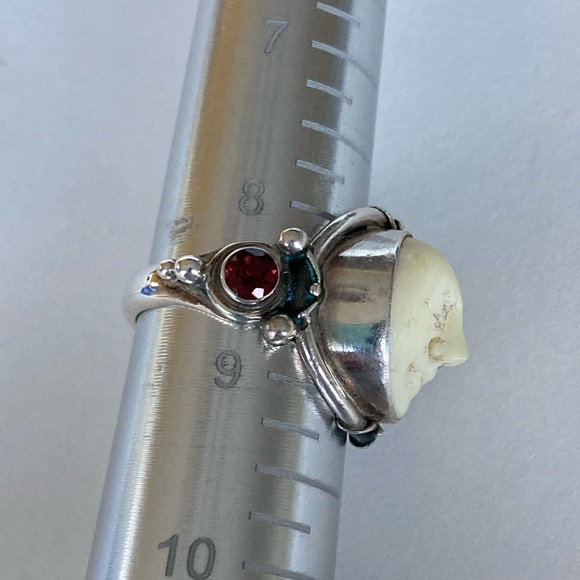 Vintage Sterling Serene Moon Face Ring. Garnet stones on each side. Size 8.5 - Picture 5 of 7